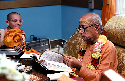 Srila Prabhupada inspecting Bhagavatam for unauthorized changes